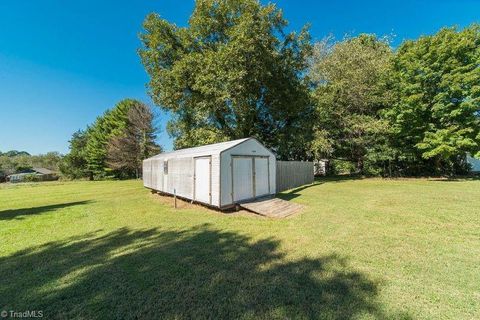 A home in Clemmons