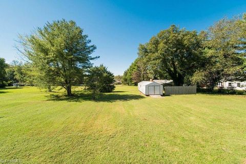 A home in Clemmons