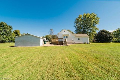 A home in Clemmons