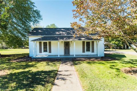 A home in Clemmons