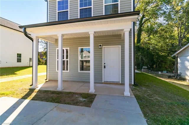 209 Carter Street, photo 5 of 30