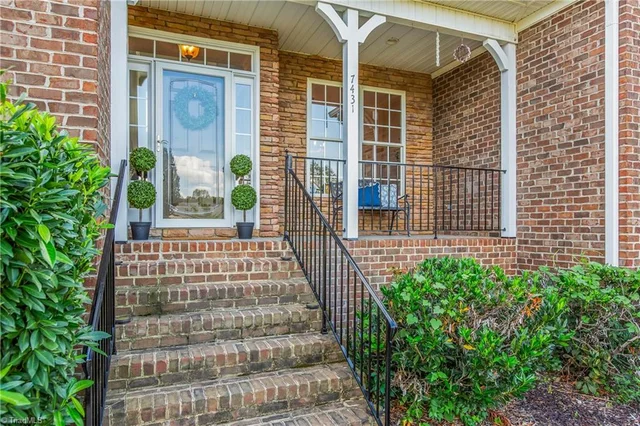 7431 Craigberry Court, photo 2 of 41
