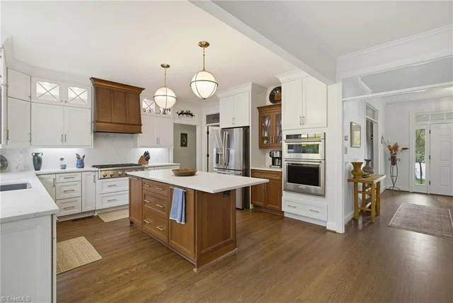 1006 Blanton Place, photo 3 of 42