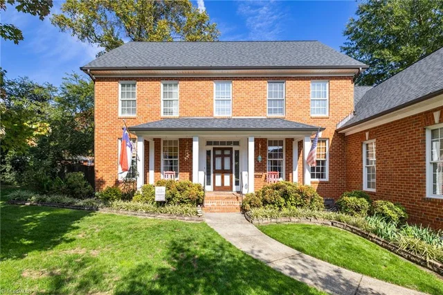 1006 Blanton Place, photo 2 of 42