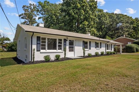 A home in Clemmons