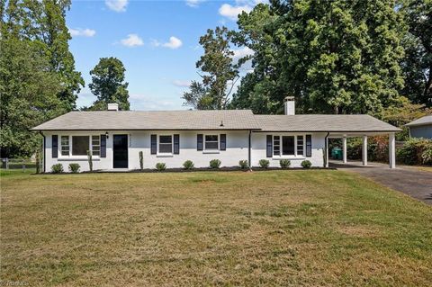 A home in Clemmons