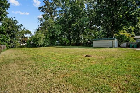 A home in Clemmons