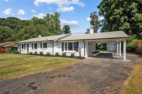 A home in Clemmons