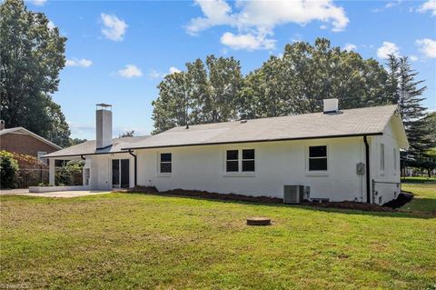 A home in Clemmons