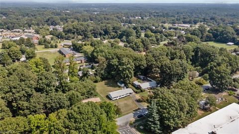 A home in Clemmons