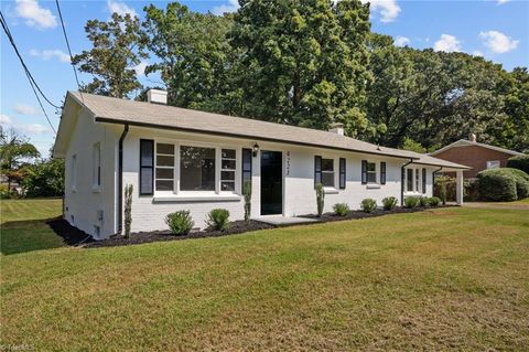 A home in Clemmons