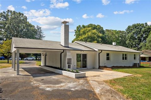 A home in Clemmons