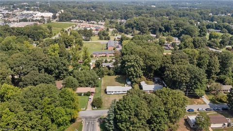 A home in Clemmons