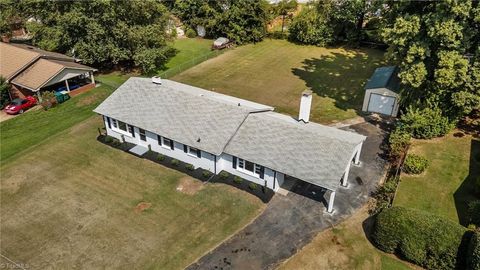 A home in Clemmons