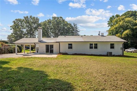 A home in Clemmons