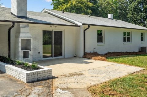 A home in Clemmons