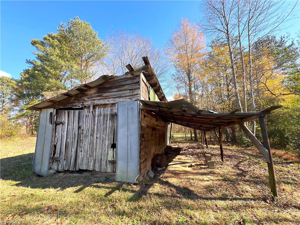 2054 Flat Rock Road, Reidsville, North Carolina image 32