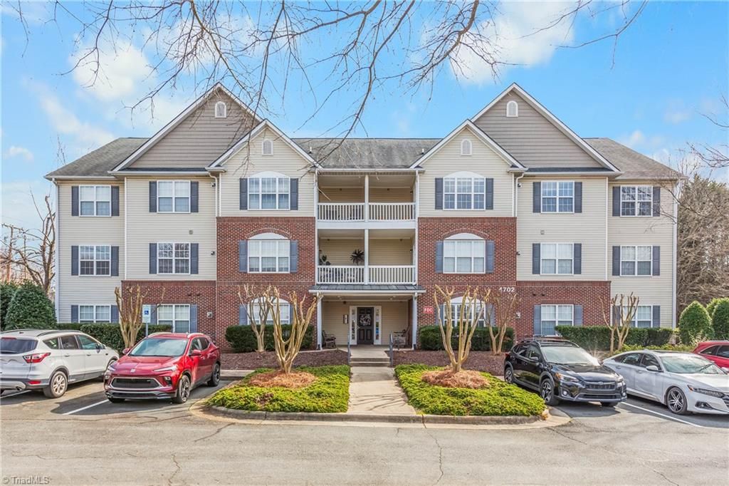 Photo of 4702 Brighton Park Drive #3D, Winston-Salem, NC 27103 (MLS # 1211414)