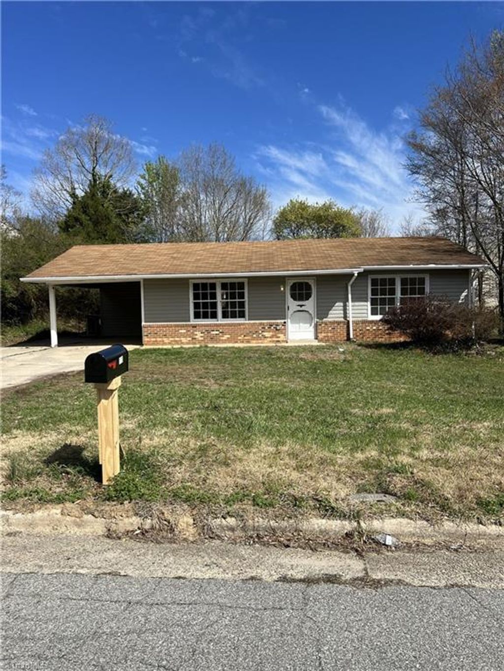 Photo of 110 Hedgecock Road, High Point, NC 27265 (MLS # 1213040)