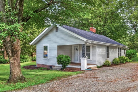 Homes For Sale - 222 W Brower Avenue<br/> Randolph County, Liberty, NC 27298