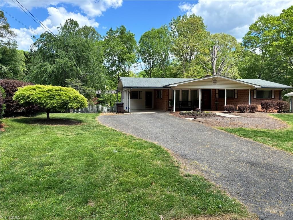 Photo of 126 Lyn Avenue, Mount Airy, NC 27030 (MLS # 1216705)