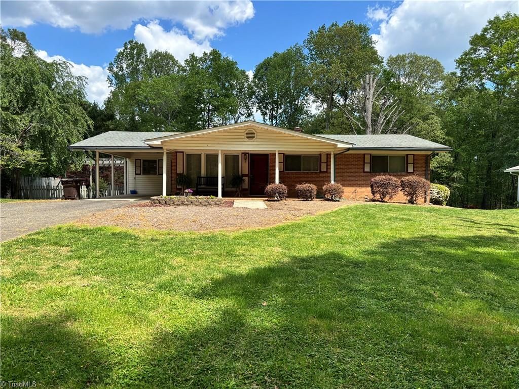 Photo of 126 Lyn Avenue, Mount Airy, NC 27030 (MLS # 1216705)