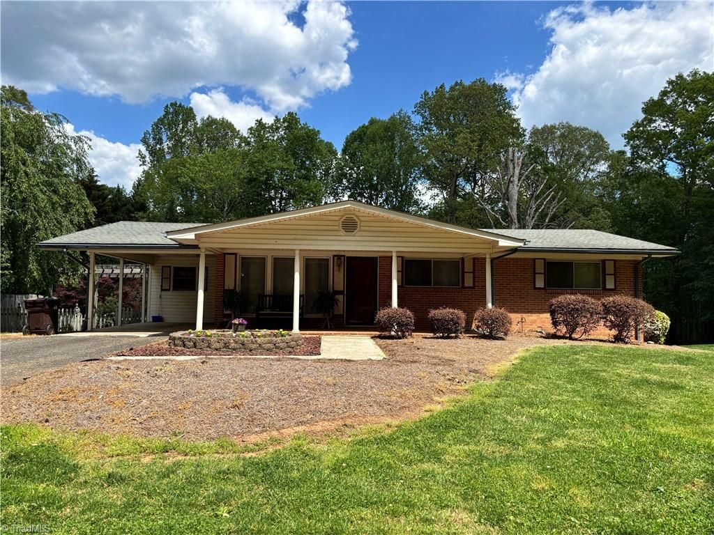 Photo of 126 Lyn Avenue, Mount Airy, NC 27030 (MLS # 1216705)