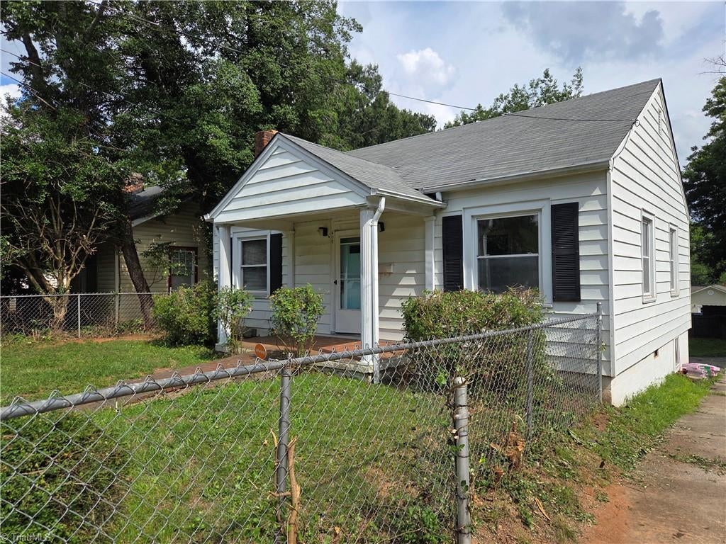 Photo of 610 Salisbury Ridge Road, Winston-Salem, NC 27127 (MLS # 1230333)