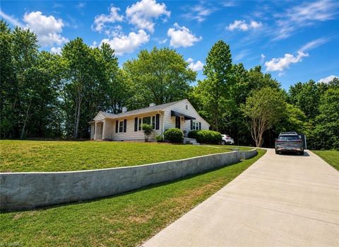 Homes For Sale - 1416 Perryman Road<br/> Davidson County, Lexington, NC 27292