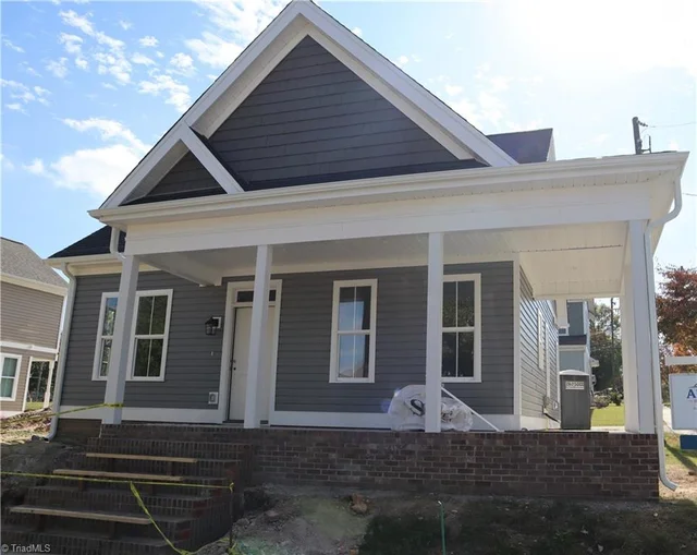 2000 Linda Jones Avenue, photo 2 of 4