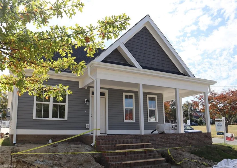2000 Linda Jones Avenue, photo 1 of 4