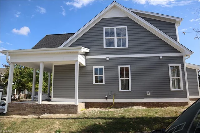 2000 Linda Jones Avenue, photo 3 of 4