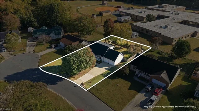 114 Winchester Court, photo 3 of 50
