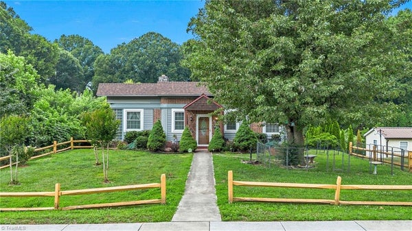 211 N BRIDGE ST, JONESVILLE, NC 28642 - Image 9bee5c4b3f0e76c359ae3b18fd855d68/2412139736