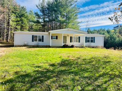 Homes For Sale - 195 Old Barrett Road<br/> Ennice, NC 28623
