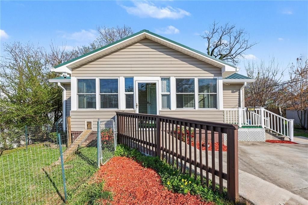 Photo of 997 Robbins Circle, Lexington, NC 27292 (MLS # 1212870)