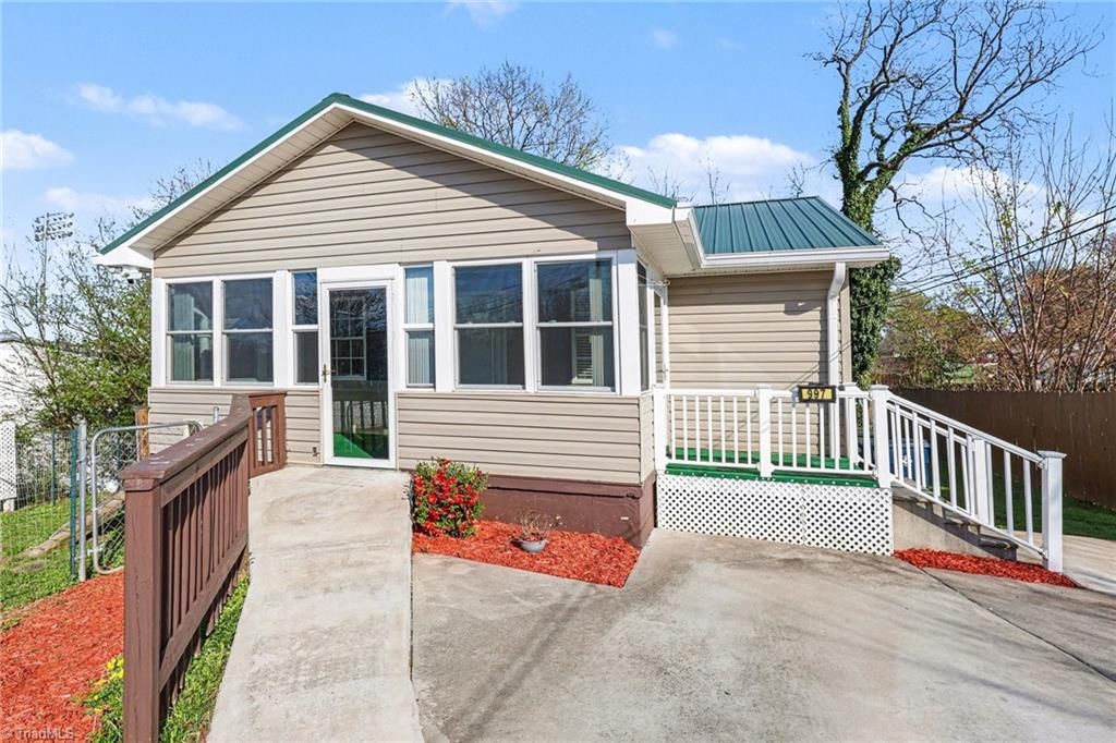 Photo of 997 Robbins Circle, Lexington, NC 27292 (MLS # 1212870)