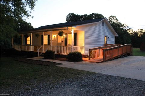 Single Family Residence in Kernersville NC 3190 Bethel Church Road.jpg