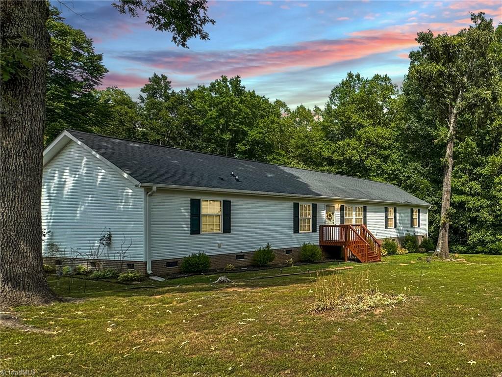 1030 Endeavour Lane, Walnut Cove, North Carolina image 1