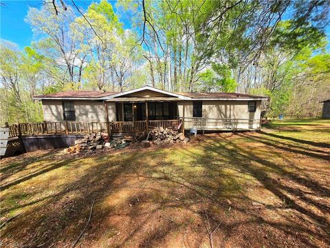 Mobile Home For Sale - 183 205 Riverwood Drive<br/> Rockingham County, Browns Summit, NC 27214