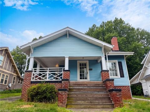 Homes For Sale - 1011 N Hamilton Street<br/> High Point, NC 27262