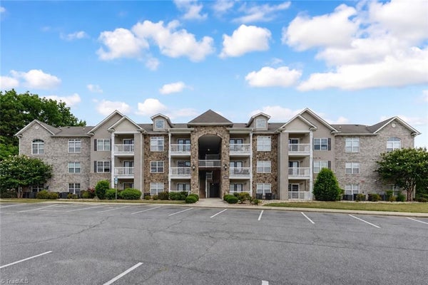 7104 W FRIENDLY AVE UNIT 306, GREENSBORO, NC 27410 - Image 9cd05ba7e6cefcaa9606422daefbd244/2600761516