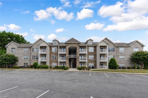 Condo For Sale - 7104 W Friendly Avenue #306<br/> Greensboro, NC 27410