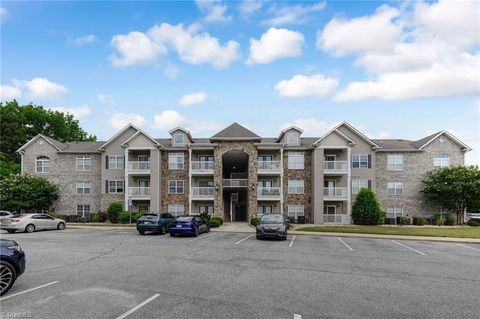 Condo For Sale - 7104 W Friendly Avenue #306<br/> Greensboro, NC 27410
