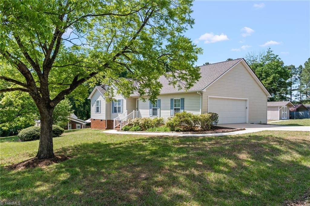 Photo of 998 Fuller Mill Road, Thomasville, NC 27360 (MLS # 1219237)