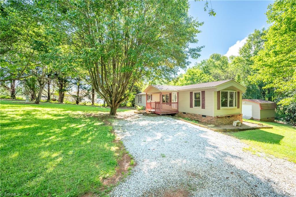 137 W Crosswinds Court, Mount Airy, North Carolina image 4
