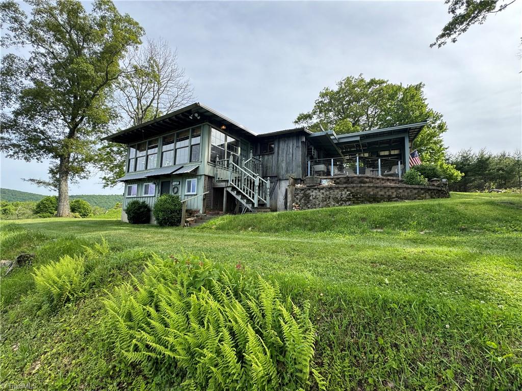 2487 Air Bellows Gap Road, Sparta, North Carolina image 1
