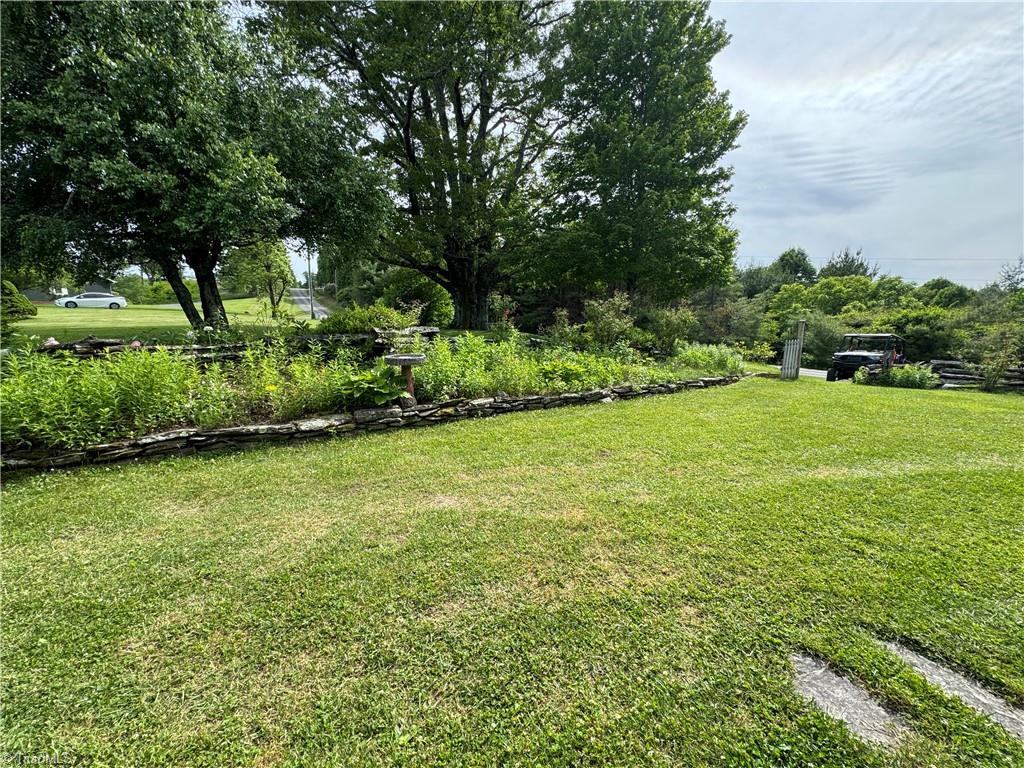 2487 Air Bellows Gap Road, Sparta, North Carolina image 30