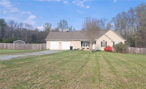 Homes For Sale - 7657 Oak Flat Lane<br/> Snow Camp, NC 27349