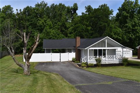 Single Family Residence in Greensboro NC 5205 Holly Ridge Road.jpg